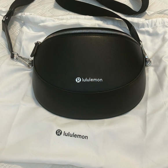Lululemon brand new black cross body bag . Literally used once .Smoke free home - Picture 3 of 7